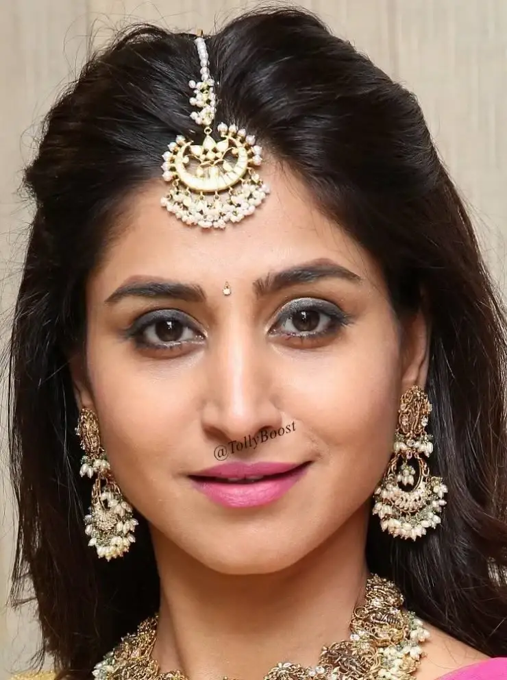 Indian TV Girl Varshini Sounderajan Beautiful Jewelry Face Closeup